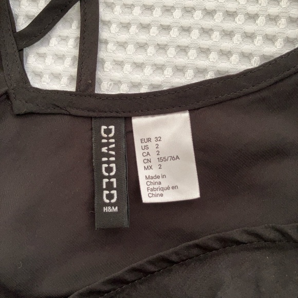 H&M strappy black tank - Picture 4 of 7